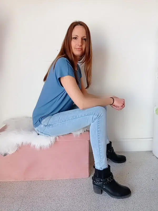 Blusa a mezze maniche in morbida viscosa con collo rifinito in argento - Bianco, Jeans e Amarena
