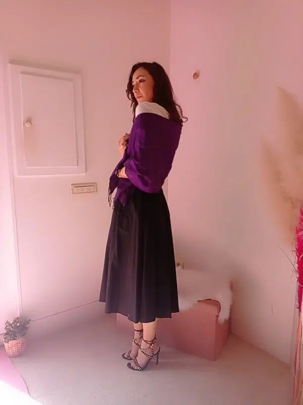 Stola viola con frange elegante in pura seta indiana
