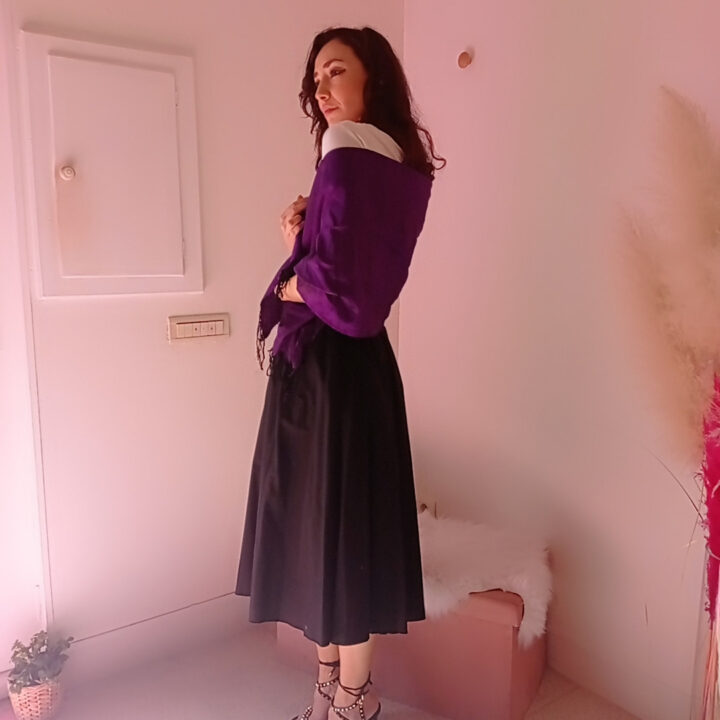 Stola viola con frange elegante in pura seta indiana