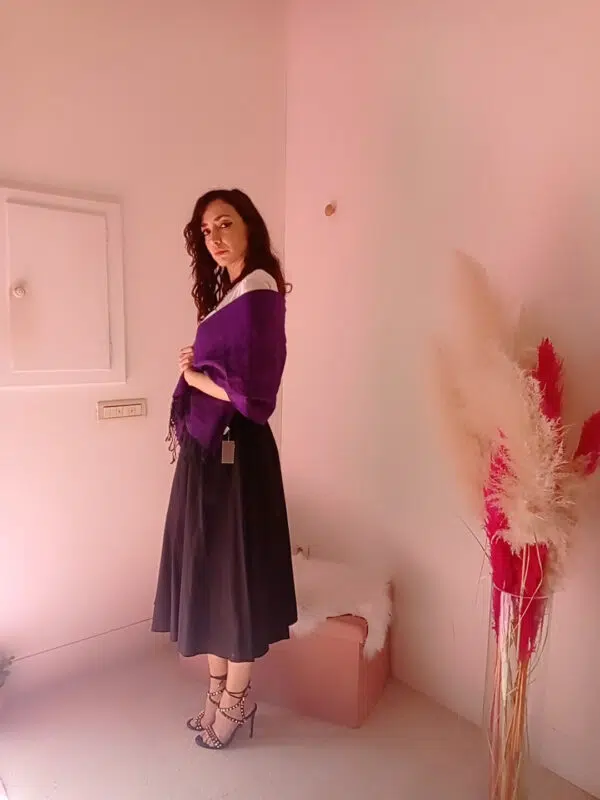 Stola viola con frange elegante in pura seta indiana