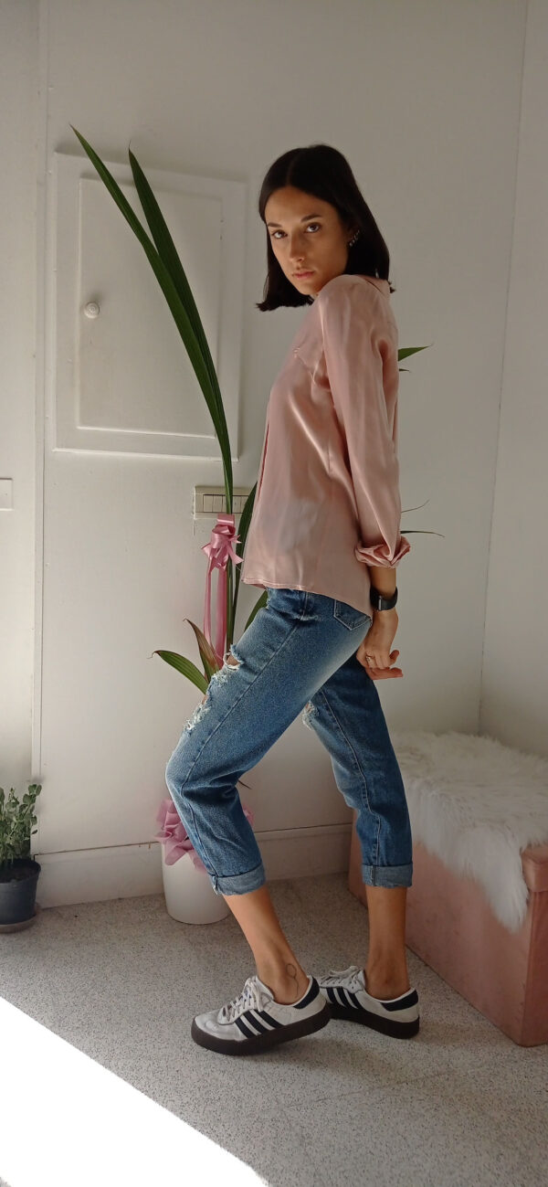 Camicia Elegante in Raso di Viscosa: Raffinatezza e Comfort in Ogni Tonalità!