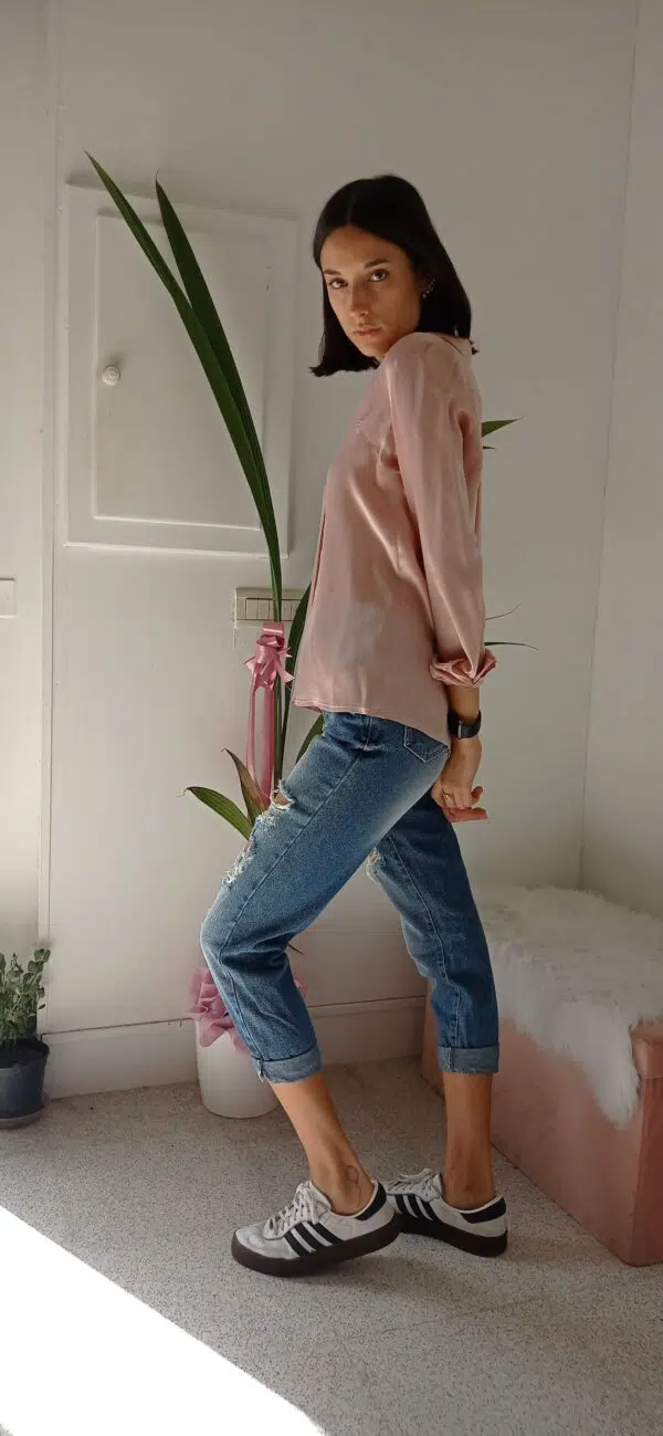 Camicia Elegante in Raso di Viscosa: Raffinatezza e Comfort in Ogni Tonalità!