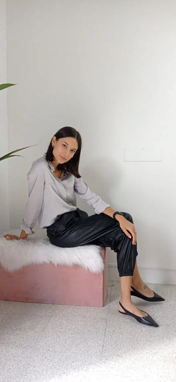 Camicia Elegante in Raso di Viscosa: Raffinatezza e Comfort in Ogni Tonalità!