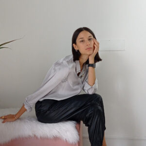 Camicia Elegante in Raso di Viscosa: Raffinatezza e Comfort in Ogni Tonalità!