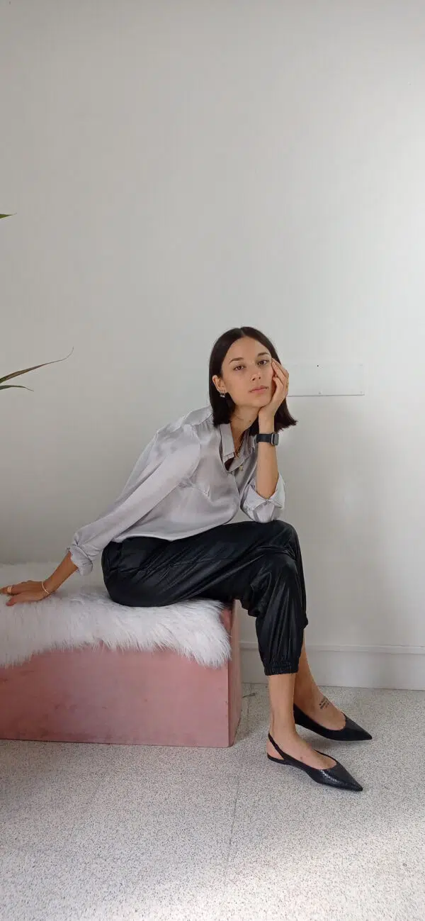 Camicia Elegante in Raso di Viscosa: Raffinatezza e Comfort in Ogni Tonalità!