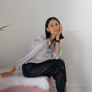 Camicia Elegante in Raso di Viscosa: Raffinatezza e Comfort in Ogni Tonalità!