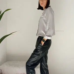 Camicia Elegante in Raso di Viscosa: Raffinatezza e Comfort in Ogni Tonalità!
