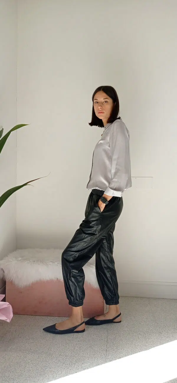Camicia Elegante in Raso di Viscosa: Raffinatezza e Comfort in Ogni Tonalità!