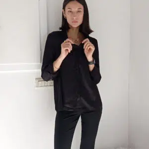 Camicia Elegante in Raso di Viscosa: Raffinatezza e Comfort in Ogni Tonalità!