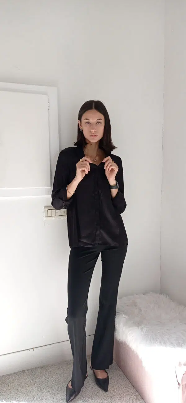Camicia Elegante in Raso di Viscosa: Raffinatezza e Comfort in Ogni Tonalità!