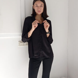 Camicia Elegante in Raso di Viscosa: Raffinatezza e Comfort in Ogni Tonalità!