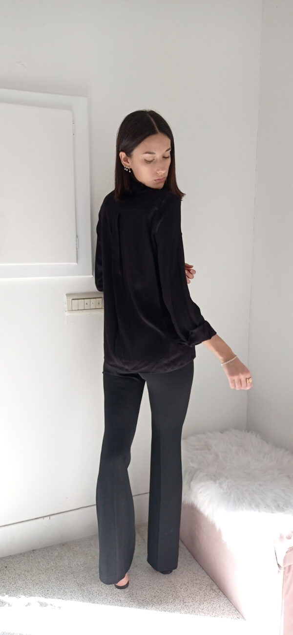 Camicia Elegante in Raso di Viscosa: Raffinatezza e Comfort in Ogni Tonalità!