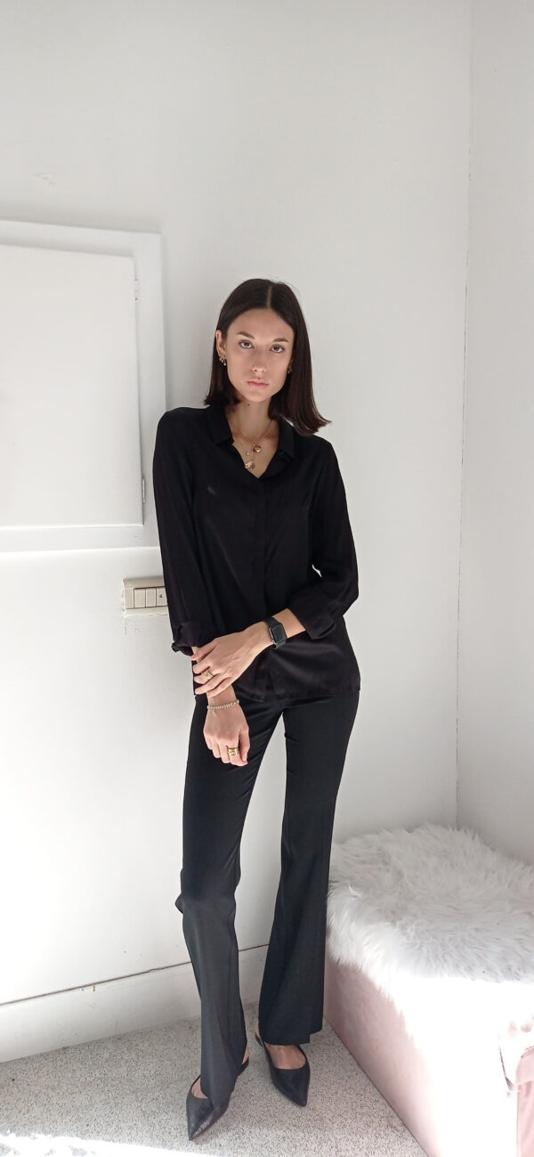 Camicia Elegante in Raso di Viscosa: Raffinatezza e Comfort in Ogni Tonalità!