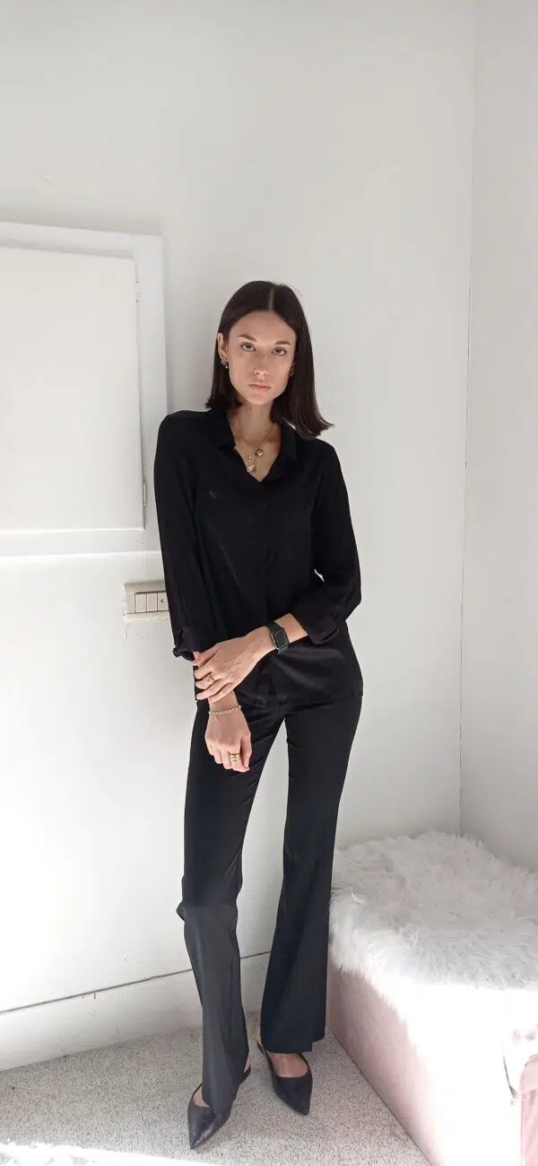 Camicia Elegante in Raso di Viscosa: Raffinatezza e Comfort in Ogni Tonalità!