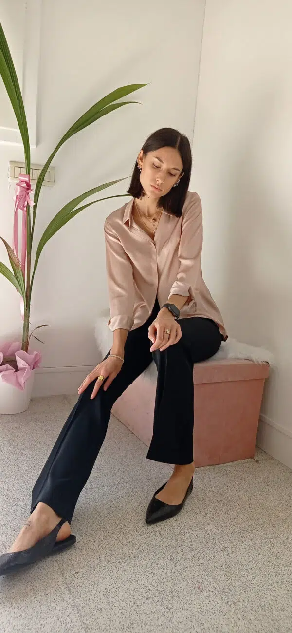 Camicia Elegante in Raso di Viscosa: Raffinatezza e Comfort in Ogni Tonalità!