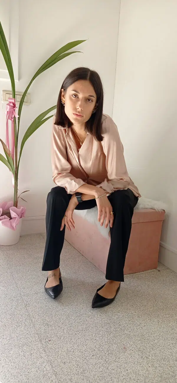 Camicia Elegante in Raso di Viscosa: Raffinatezza e Comfort in Ogni Tonalità!