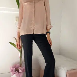 Camicia Elegante in Raso di Viscosa: Raffinatezza e Comfort in Ogni Tonalità!