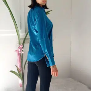 Camicia di Lusso in Raso di Viscosa: Eleganza e Stile in Viola e Ottanio!