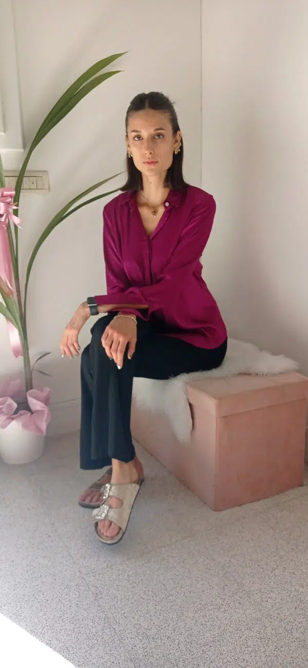 Camicia di Lusso in Raso di Viscosa: Eleganza e Stile in Viola e Ottanio!