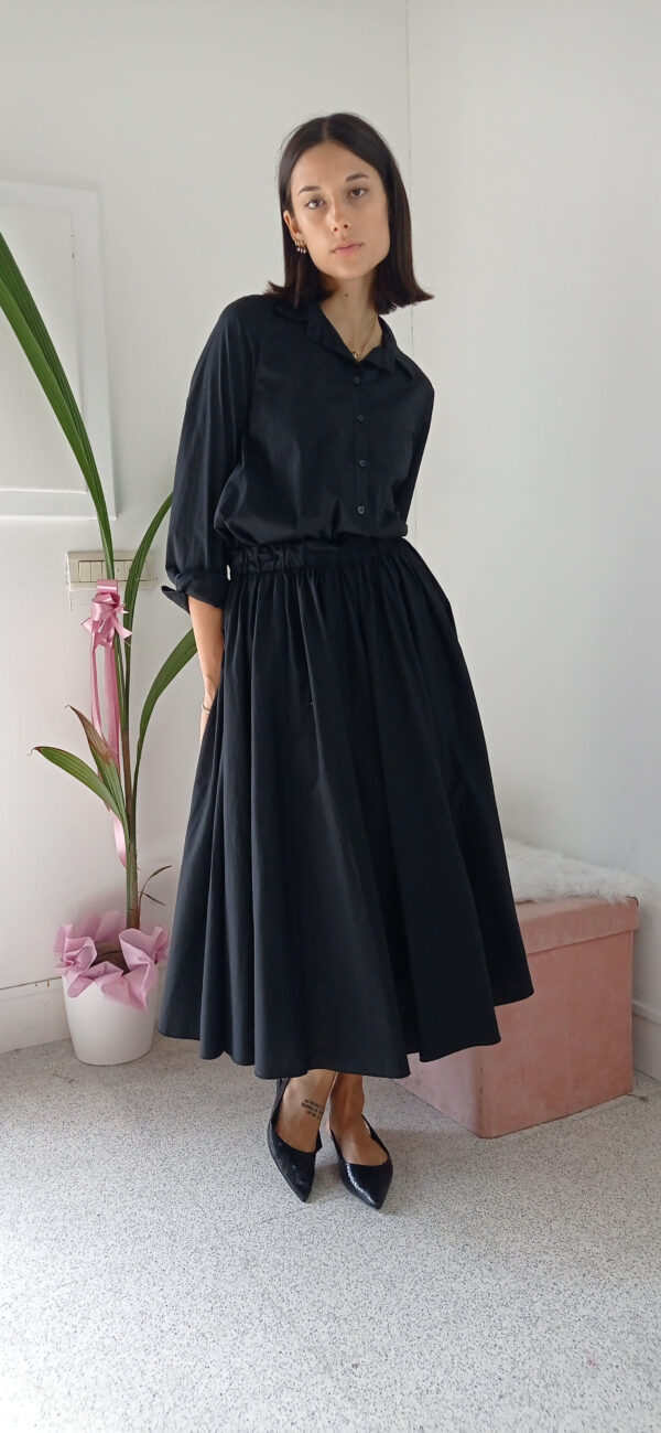 Camicia Oversize in Cotone: Eleganza e Comfort in Marrone e Nero!