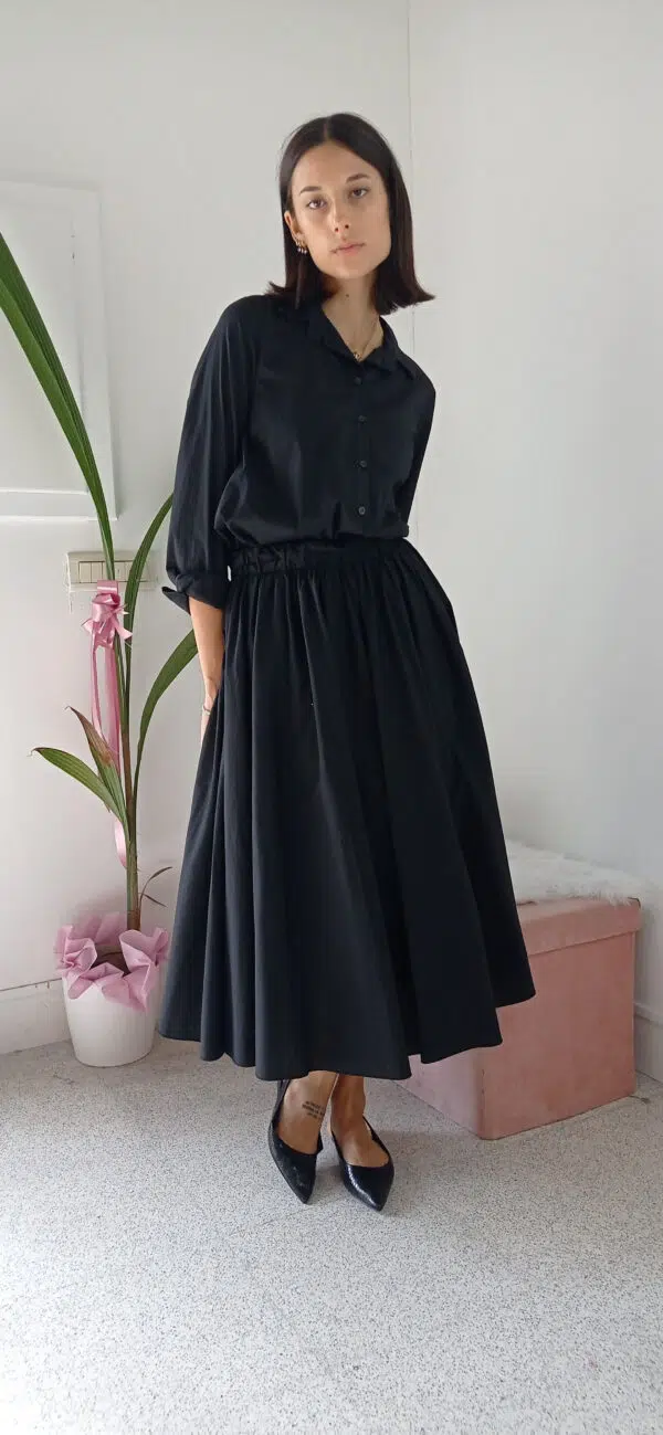 Camicia Oversize in Cotone: Eleganza e Comfort in Marrone e Nero!