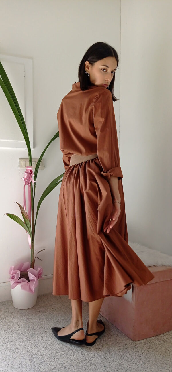 Camicia Oversize in Cotone: Eleganza e Comfort in Marrone e Nero!