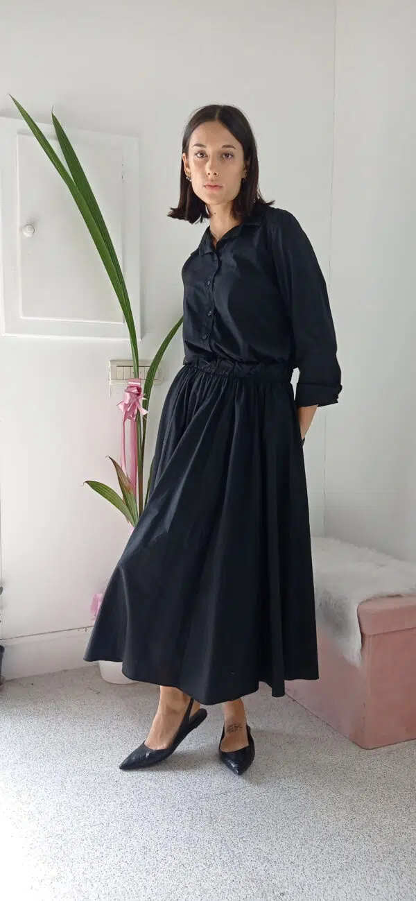 Camicia Oversize in Cotone: Eleganza e Comfort in Marrone e Nero!