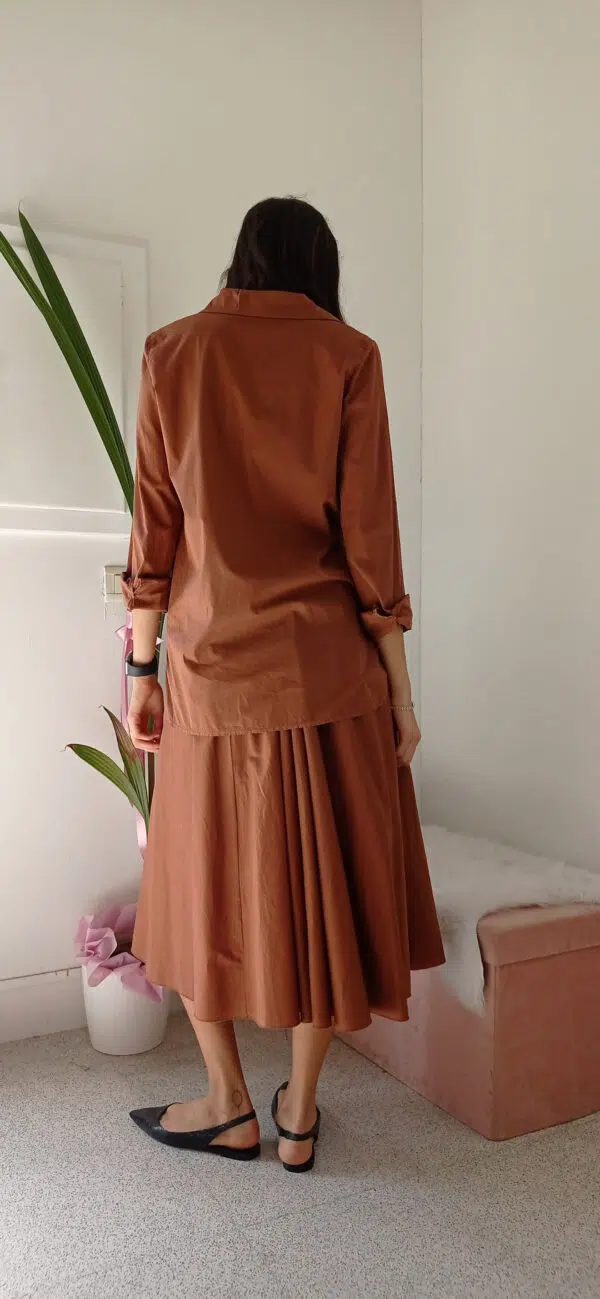Camicia Oversize in Cotone: Eleganza e Comfort in Marrone e Nero!