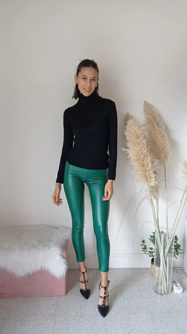 Leggings in Ecopelle di Lusso - Stile Audace, Confort Eccezionale - Taglie S-XL, Colori Verde e Nero