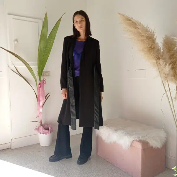 Cappotto Nero Lungo Stile Vestaglia - Eleganza Poliedrica in Taglie S, M, L