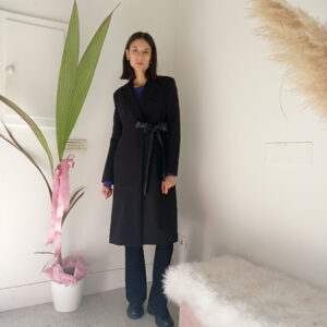 Cappotto Nero Lungo Stile Vestaglia - Eleganza Poliedrica in Taglie S, M, L