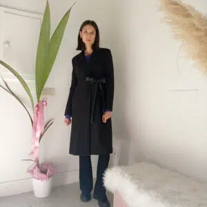Cappotto Nero Lungo Stile Vestaglia - Eleganza Poliedrica in Taglie S, M, L