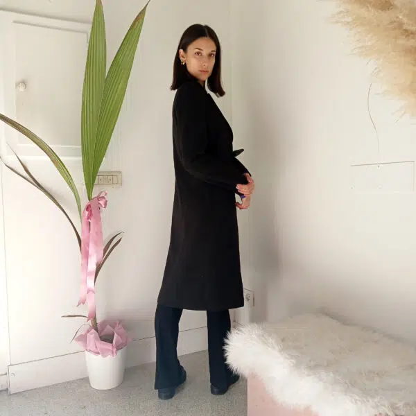 Cappotto Nero Lungo Stile Vestaglia - Eleganza Poliedrica in Taglie S, M, L