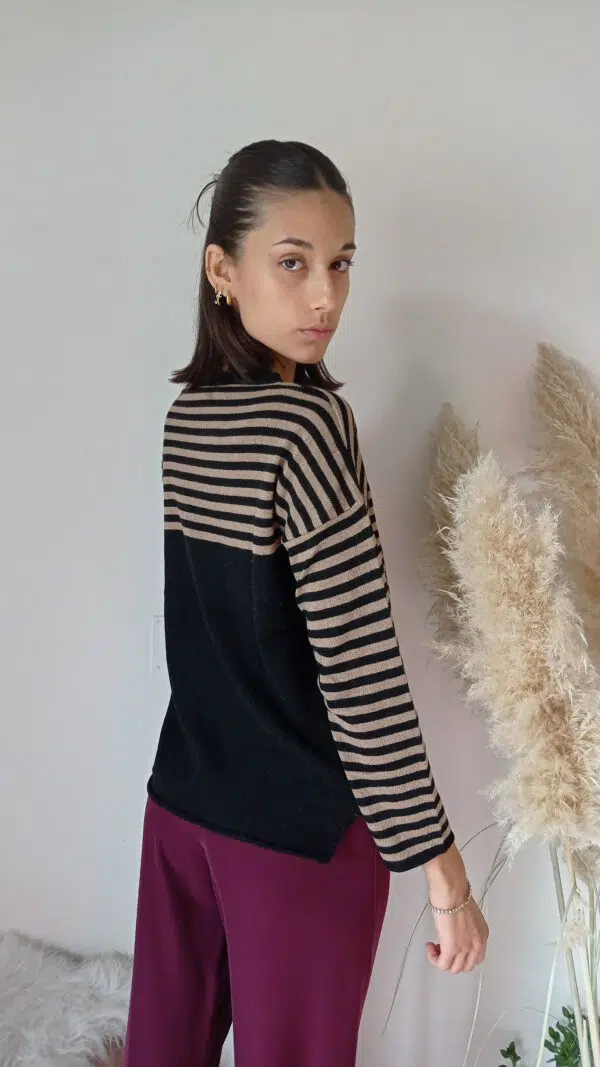 Maglia Morbida a Righe in Misto Cashmere - Comfort e Stile in S, M, L