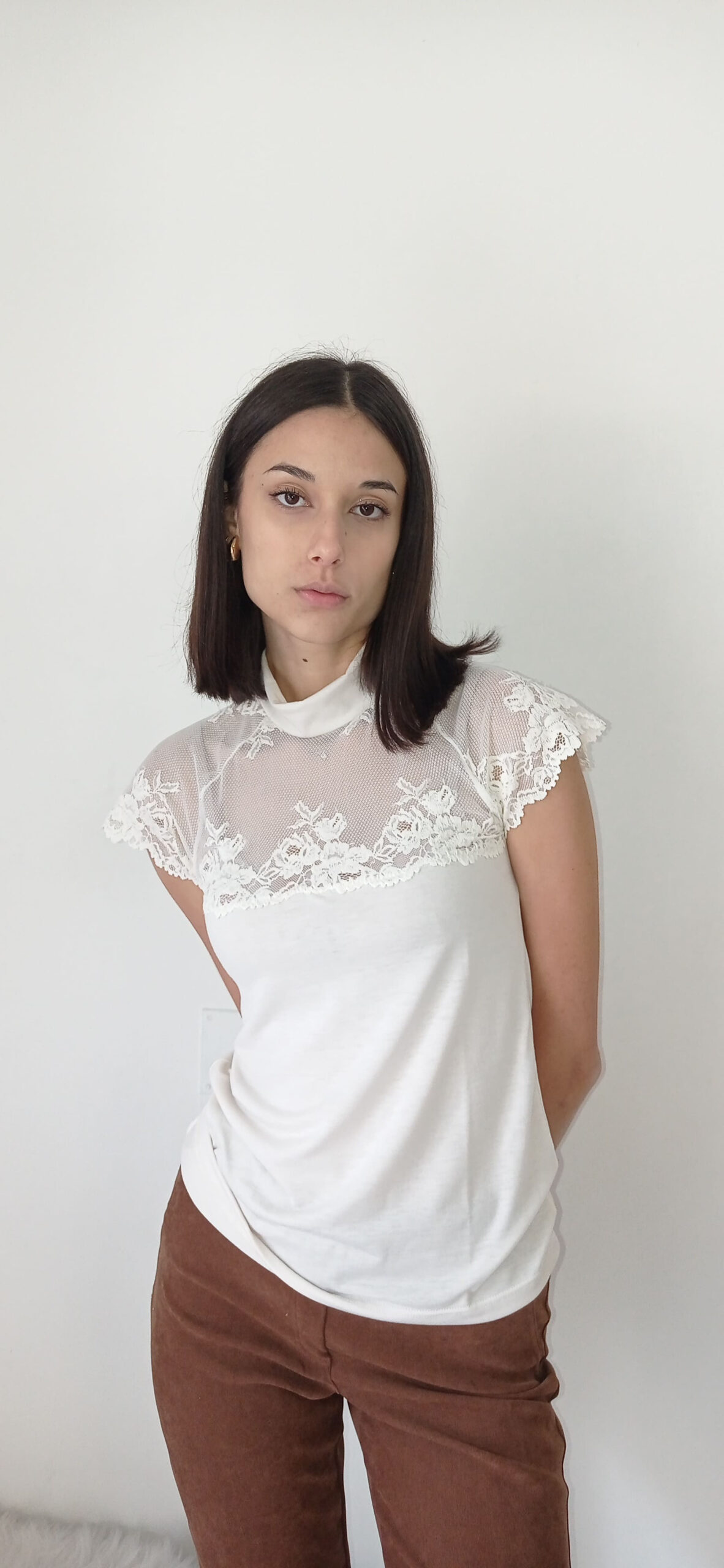 Sottogiacca Mezzo Collo con Dettaglio in Pizzo - Eleganza Romantica in Avorio e Color Jeans