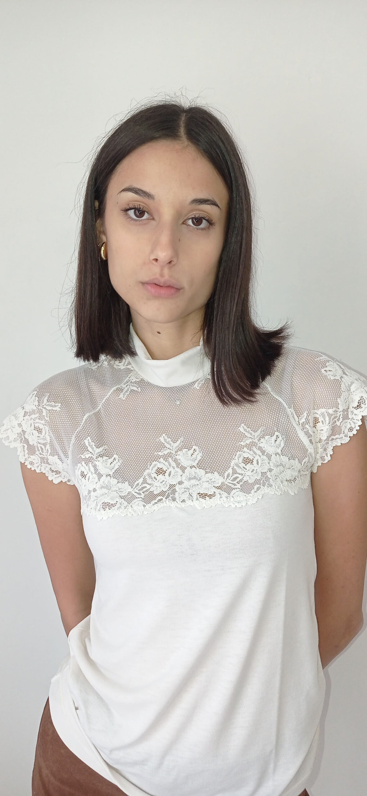 Sottogiacca Mezzo Collo con Dettaglio in Pizzo - Eleganza Romantica in Avorio e Color Jeans