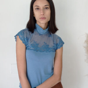 Sottogiacca Mezzo Collo con Dettaglio in Pizzo - Eleganza Romantica in Avorio e Color Jeans