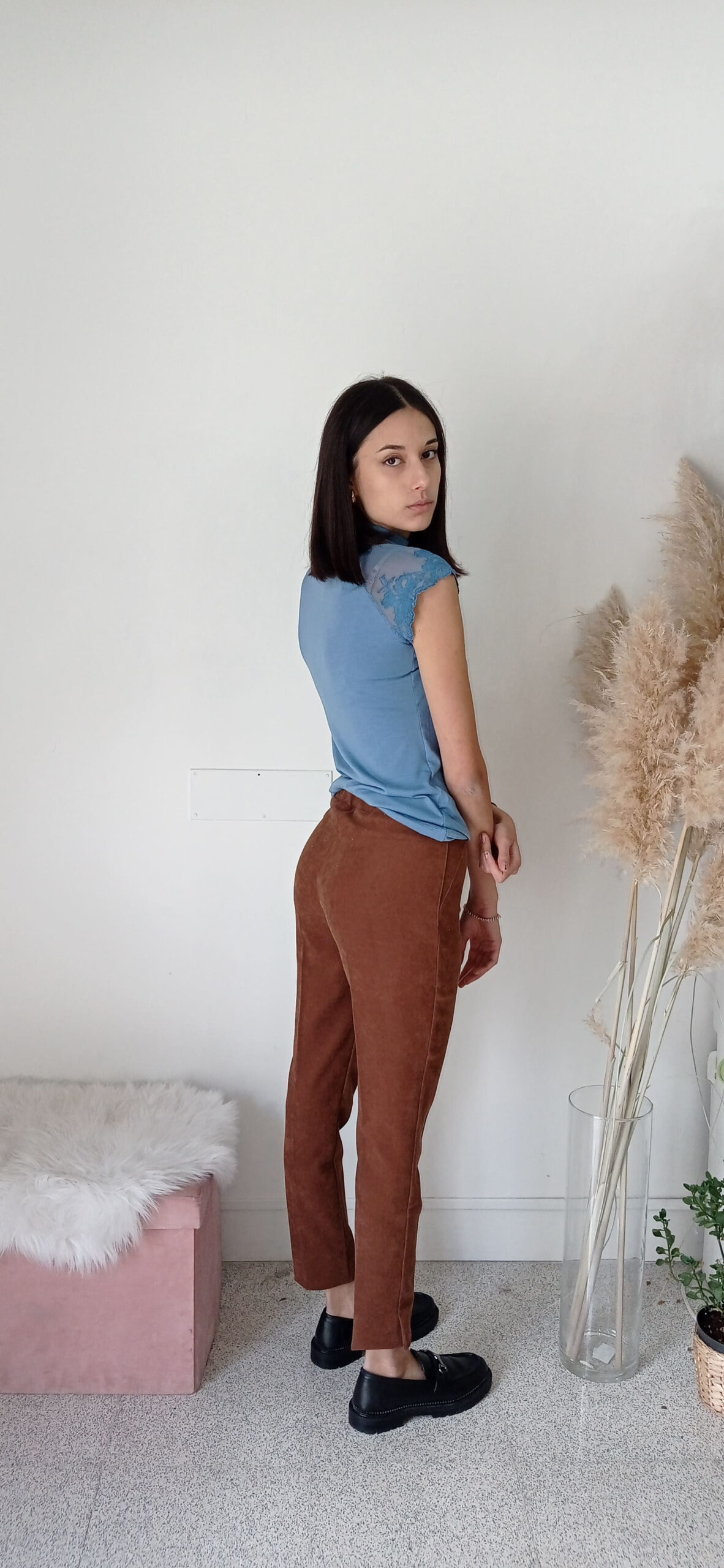 Sottogiacca Mezzo Collo con Dettaglio in Pizzo - Eleganza Romantica in Avorio e Color Jeans