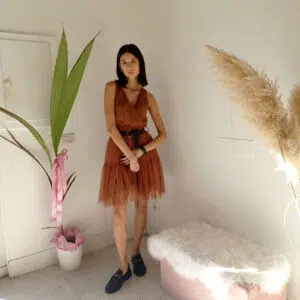 Vestito Smanicato in Tulle 'Incanto Serale' - Disponibile in Rosso, Nero e Marrone Bruciato