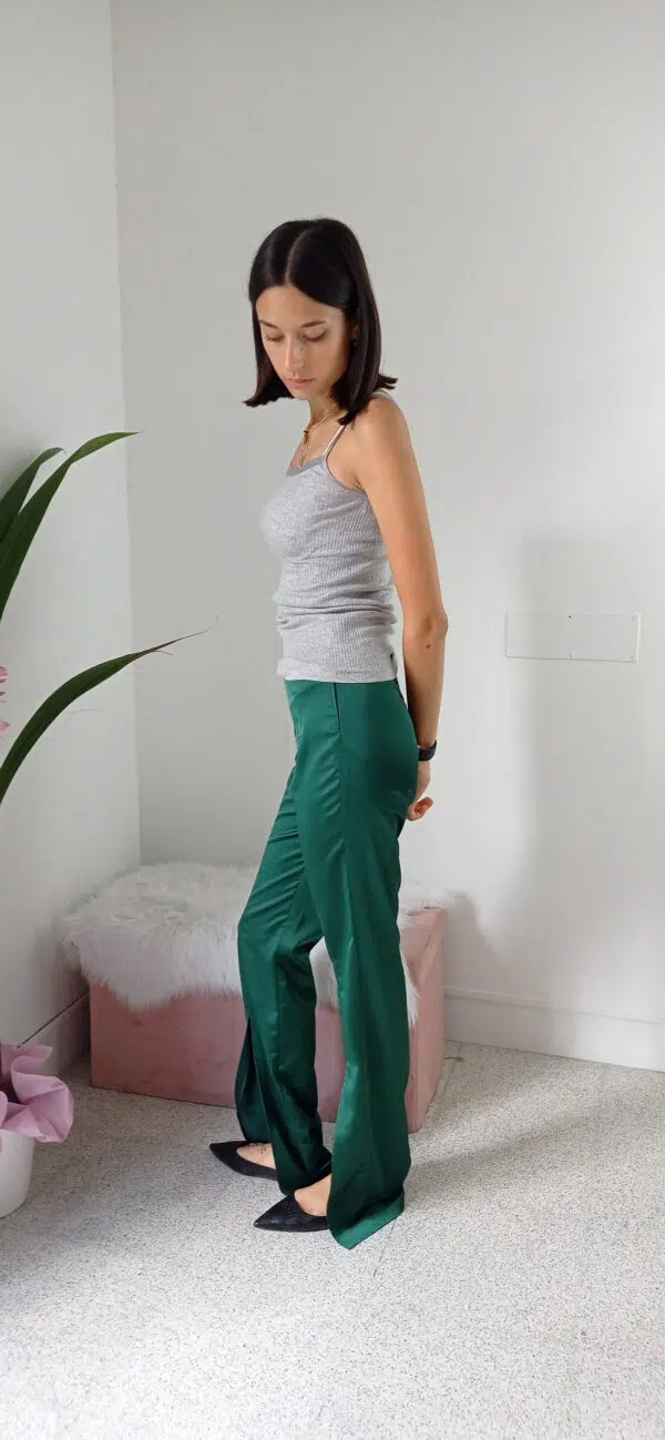 Eleganza Raffinata: Pantalone Verde Dior con Spacchetti - Perfetto per Ogni Occasione