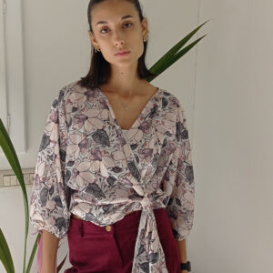 Blusa in Raso Nero Elegante Primavera - Versatile per Cerimonie e Ufficio - Disponibile in S, M, L, XL