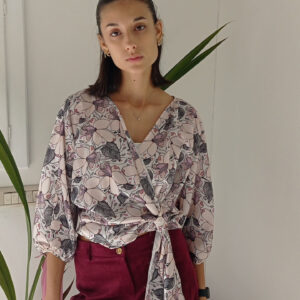 Blusa in Raso Nero Elegante Primavera - Versatile per Cerimonie e Ufficio - Disponibile in S, M, L, XL