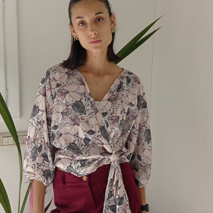 Blusa in Raso Nero Elegante Primavera - Versatile per Cerimonie e Ufficio - Disponibile in S, M, L, XL