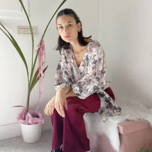 Blusa in Raso Nero Elegante Primavera - Versatile per Cerimonie e Ufficio - Disponibile in S, M, L, XL
