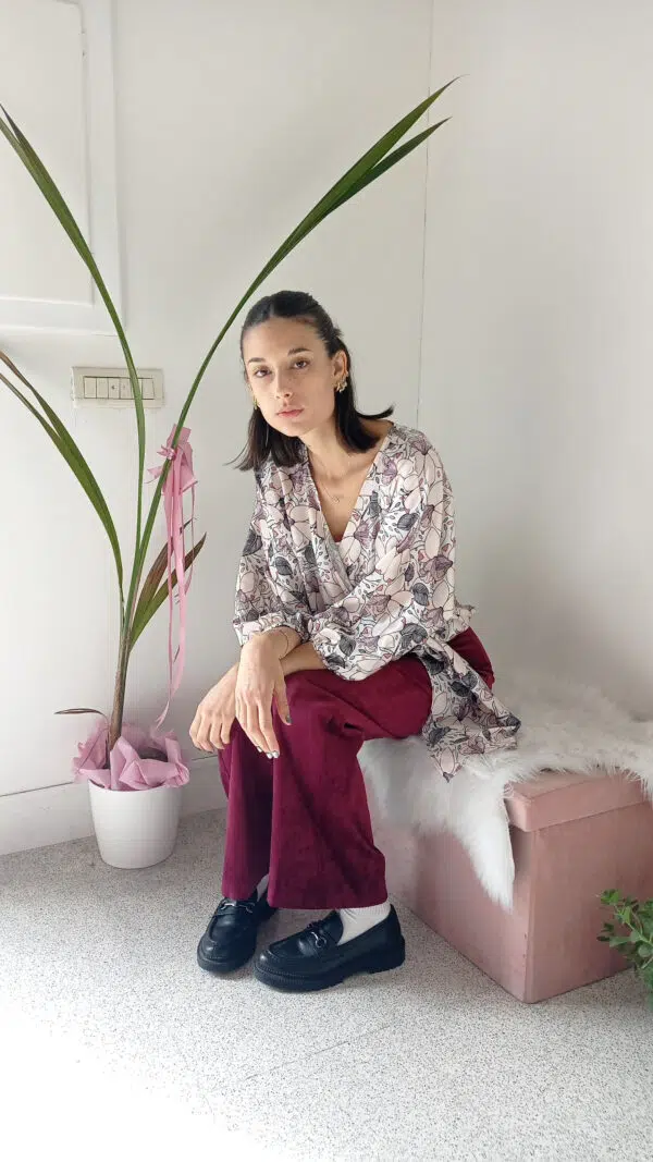 Blusa in Raso Nero Elegante Primavera - Versatile per Cerimonie e Ufficio - Disponibile in S, M, L, XL