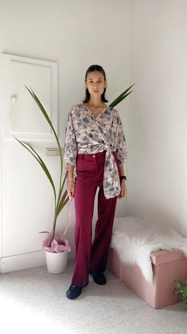 Blusa in Raso Nero Elegante Primavera - Versatile per Cerimonie e Ufficio - Disponibile in S, M, L, XL
