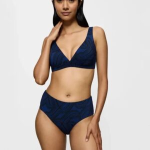 Bikini blu con top imbottito a scollatura profonda e slip coordinato a vita regolare.