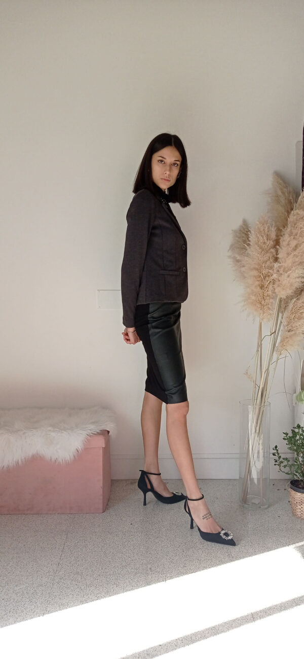 Longuette Elegante in Pelle e Stretch - Versatilità e Stile dalla Taglia 40 alla 46