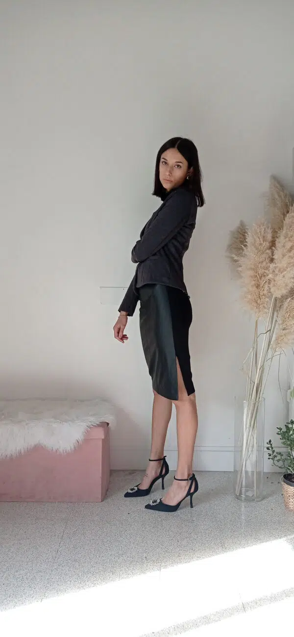 Longuette Elegante in Pelle e Stretch - Versatilità e Stile dalla Taglia 40 alla 46