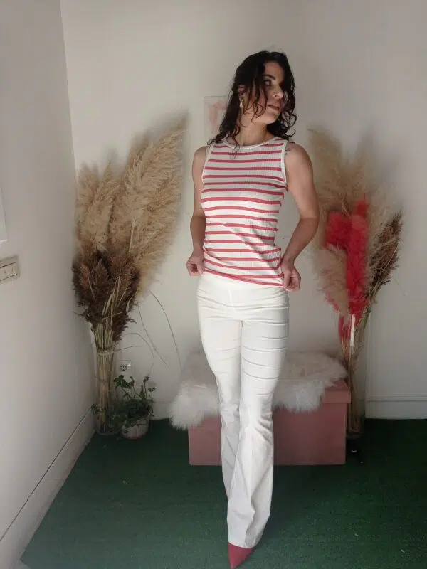 Maglia a Righe Bianche e Rosse - Stile Estivo e Versatile